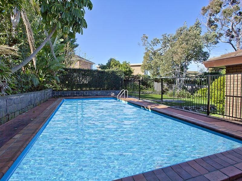 18 Caravelle Crescent, Strathmore Heights VIC 3041