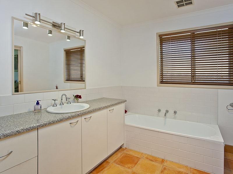 1A/1 Ivan Street, Strathmore VIC 3041