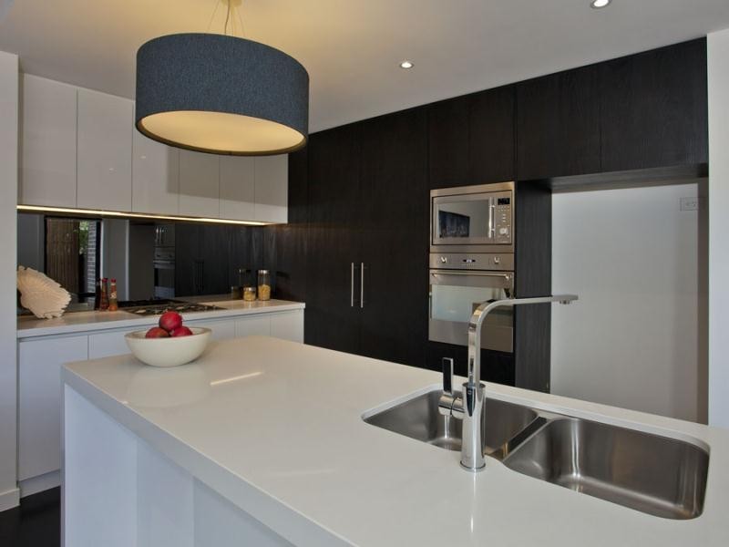 16 Loch Crescent, Strathmore VIC 3041