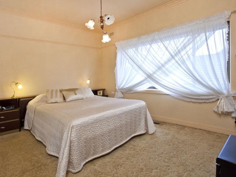 35 Melissa Street, Strathmore VIC 3041