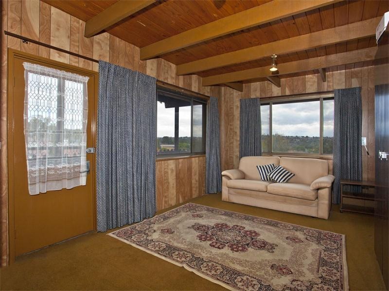 35 Melissa Street, Strathmore VIC 3041