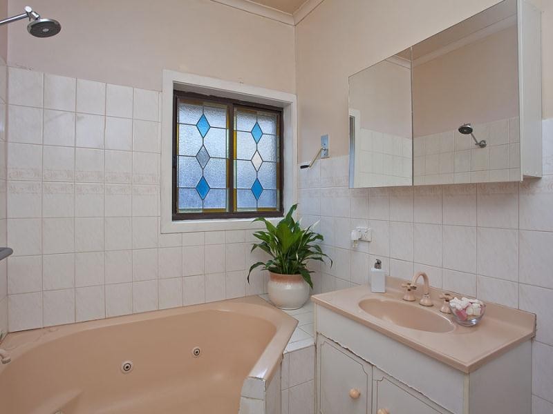 35 Melissa Street, Strathmore VIC 3041