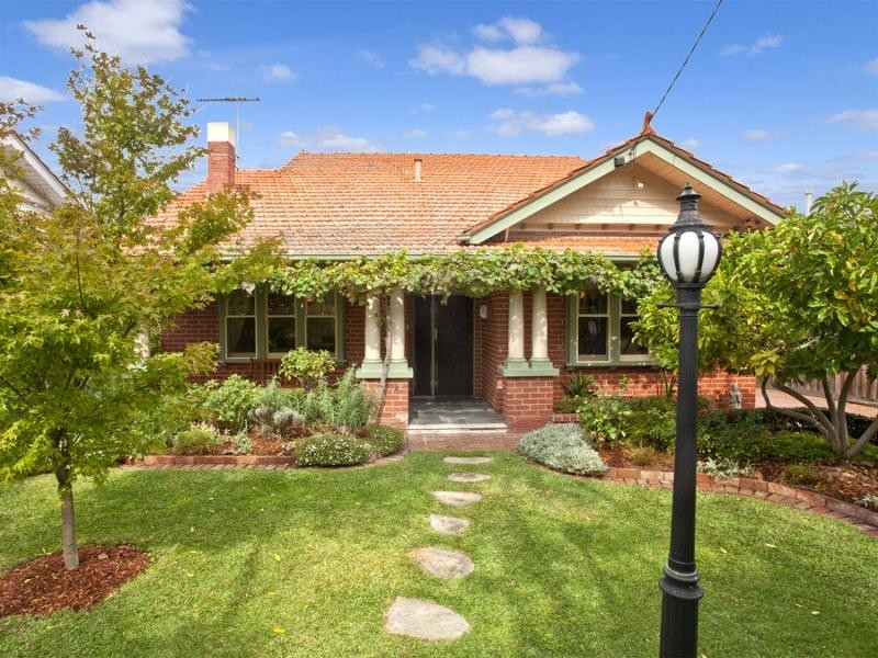 39 Hayes Road, Strathmore VIC 3041