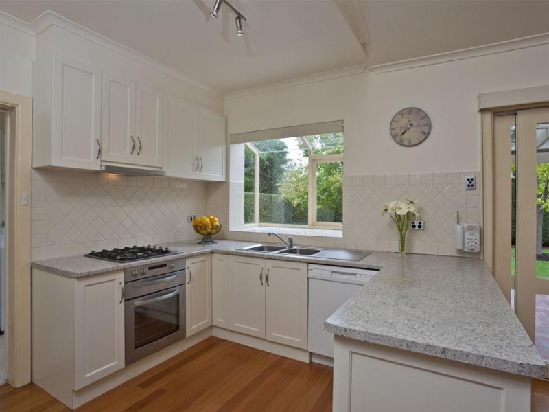 39 Hayes Road, Strathmore VIC 3041