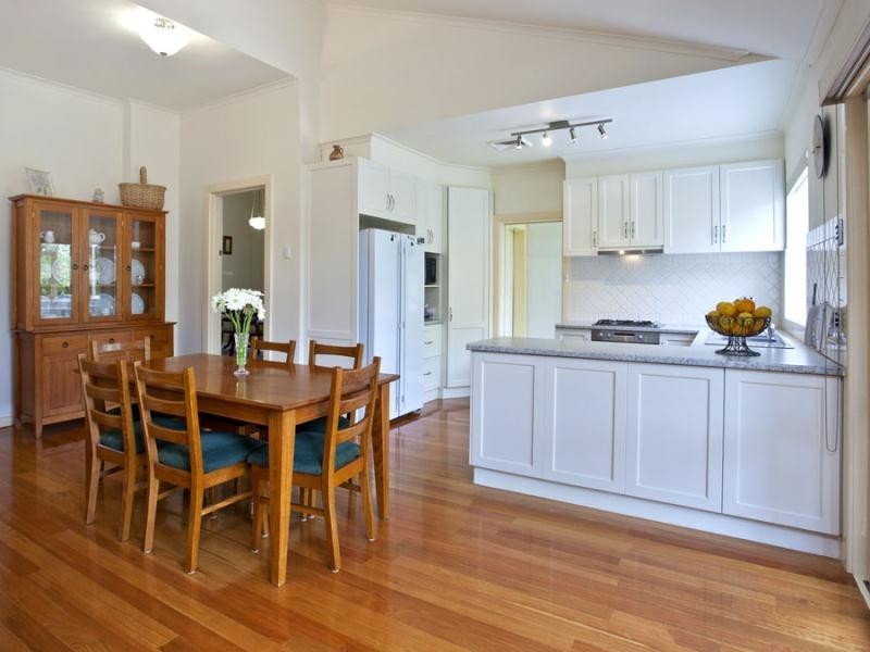 39 Hayes Road, Strathmore VIC 3041