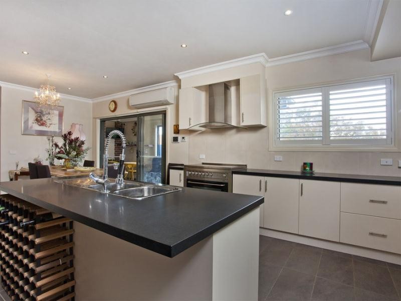 20 Peck Avenue, Strathmore VIC 3041