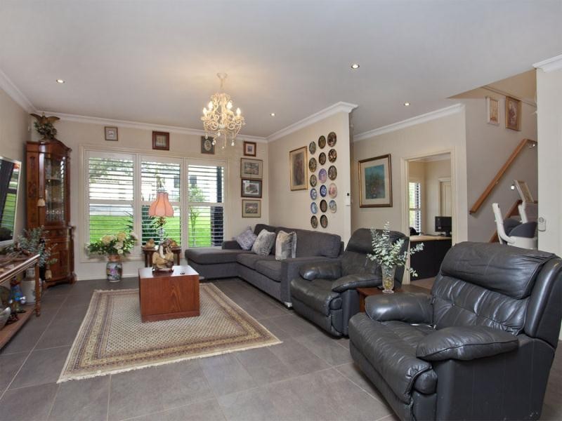 20 Peck Avenue, Strathmore VIC 3041