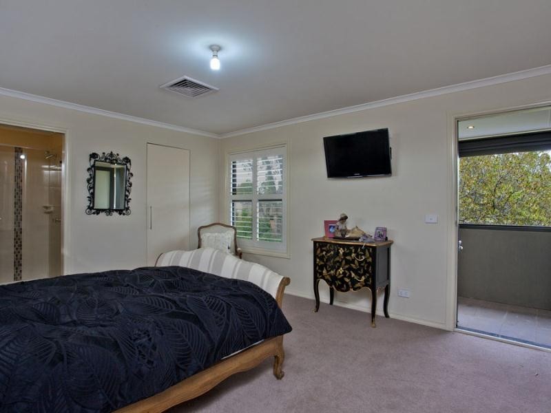 20 Peck Avenue, Strathmore VIC 3041