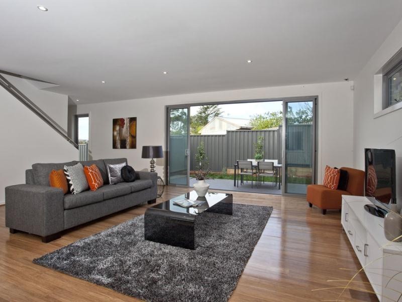2/37 Laurence Avenue, Airport West VIC 3042