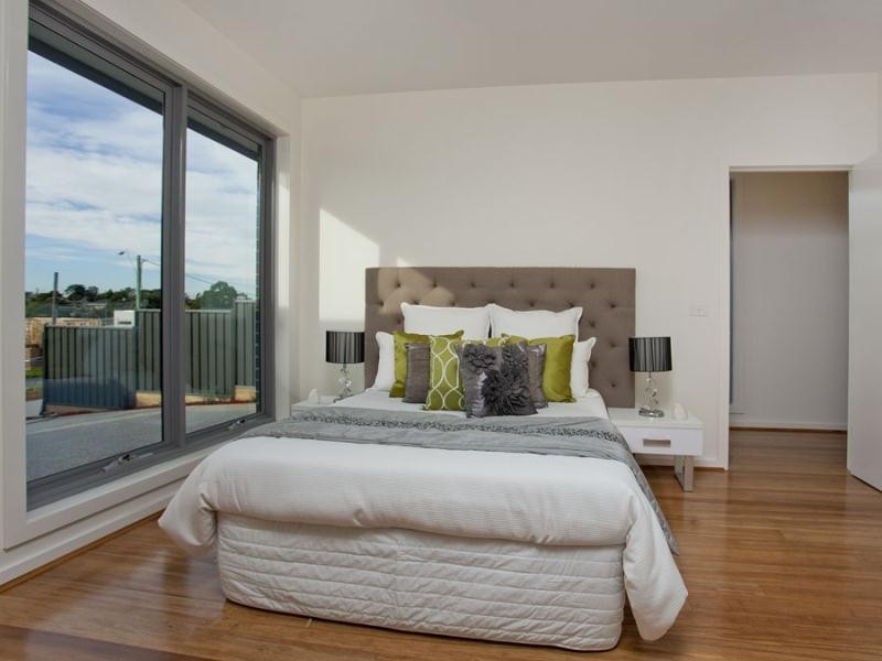 2/37 Laurence Avenue, Airport West VIC 3042