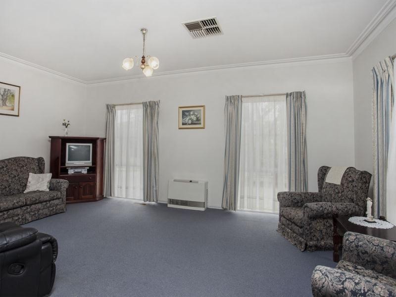 29B Wallace Crescent, Strathmore VIC 3041