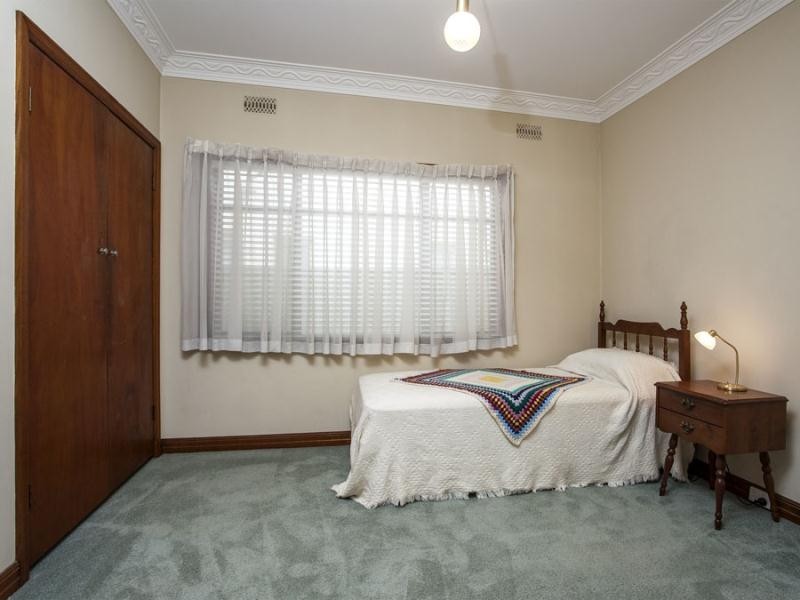 19 Downes Street, Strathmore VIC 3041