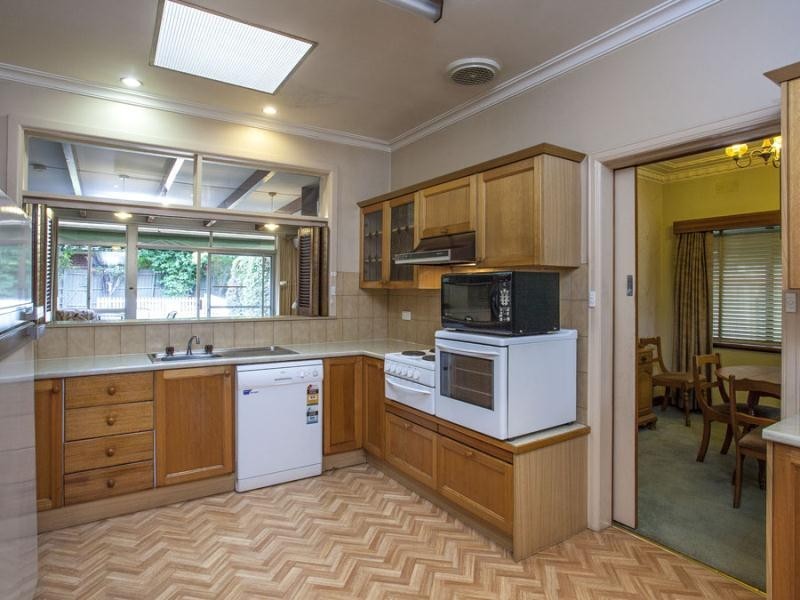19 Downes Street, Strathmore VIC 3041