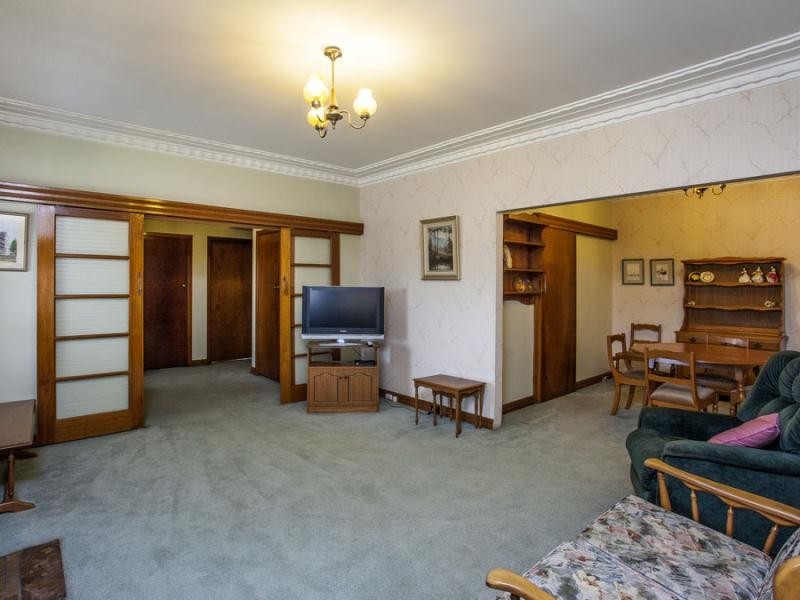 19 Downes Street, Strathmore VIC 3041