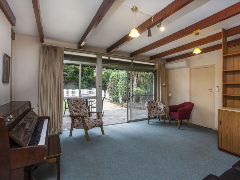 19 Downes Street, Strathmore VIC 3041