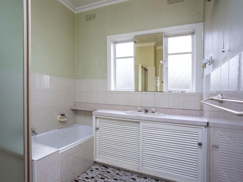 19 Downes Street, Strathmore VIC 3041