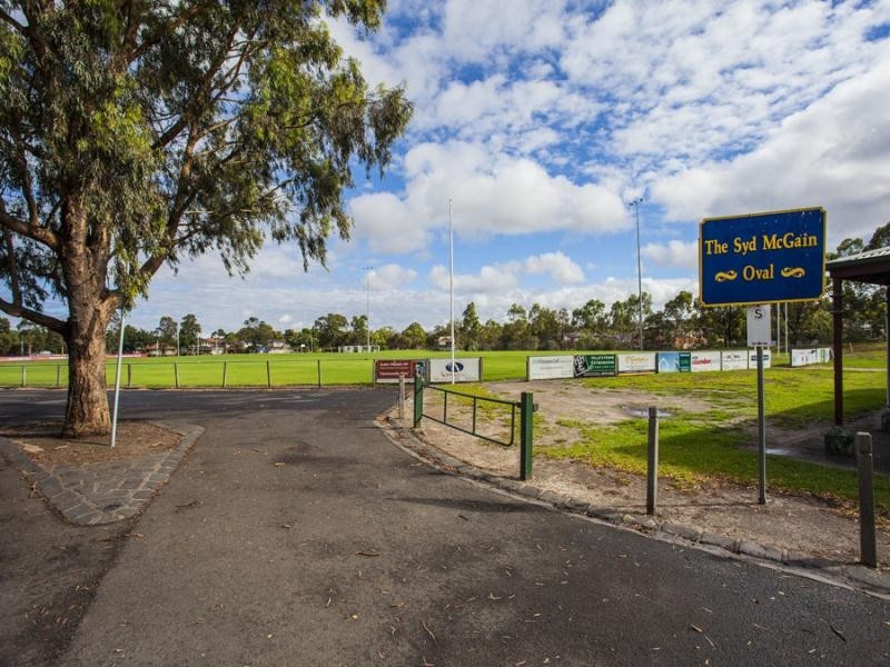 23 Mascoma Street, Strathmore VIC 3041