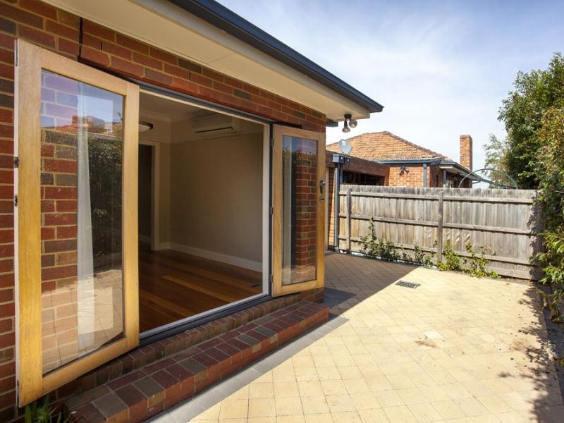 2/12 Cartwright Street, Oak Park VIC 3046