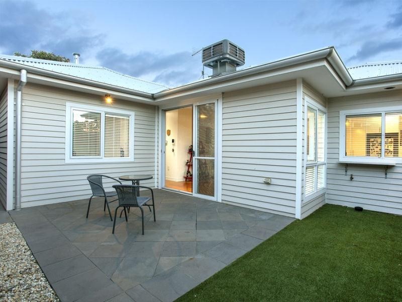 12A Woodland Street, Strathmore VIC 3041