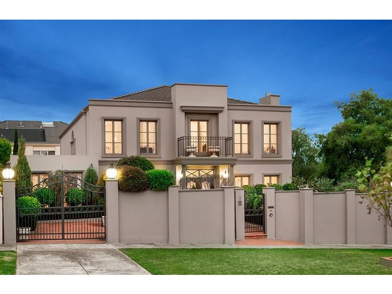 8 Carnarvon Road, Strathmore VIC 3041