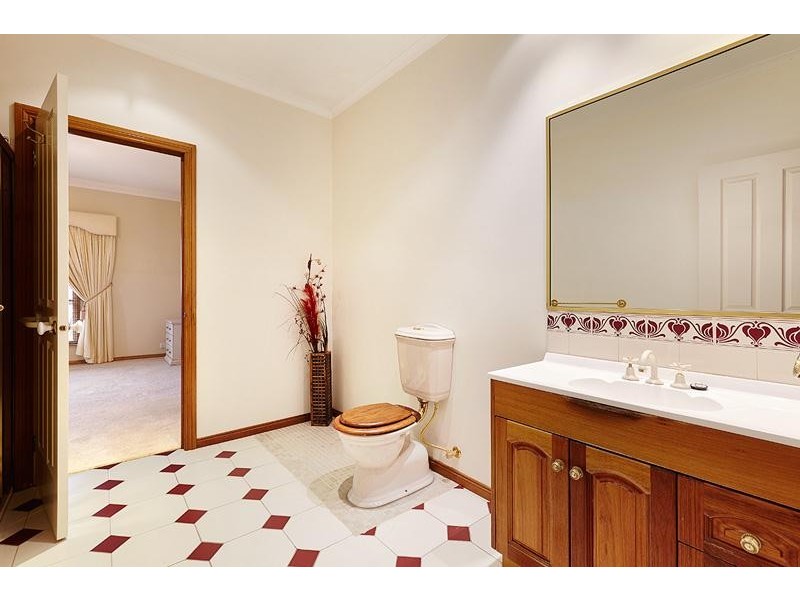 1/88 Woodland Street, Strathmore VIC 3041