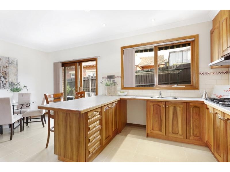 2/88 Woodland Street, Strathmore VIC 3041