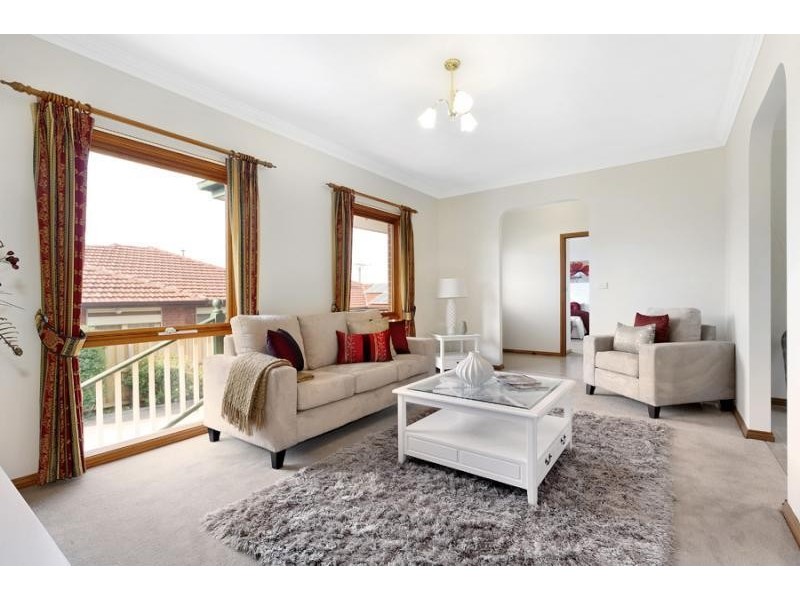 2/88 Woodland Street, Strathmore VIC 3041