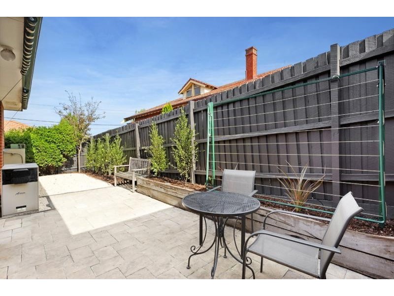 2/88 Woodland Street, Strathmore VIC 3041