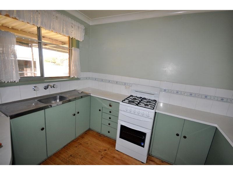 14 Grace Ave, Lake Albert NSW 2650