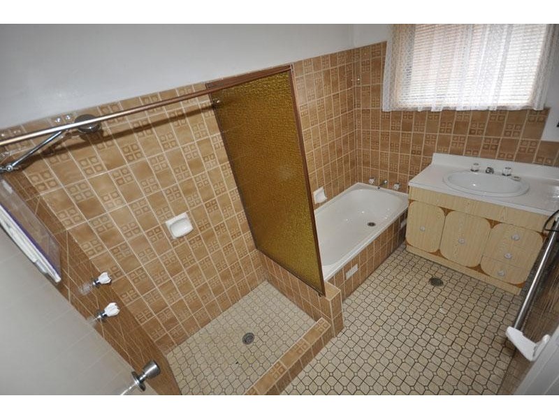 14 Grace Ave, Lake Albert NSW 2650