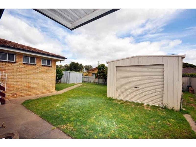 14 Grace Ave, Lake Albert NSW 2650