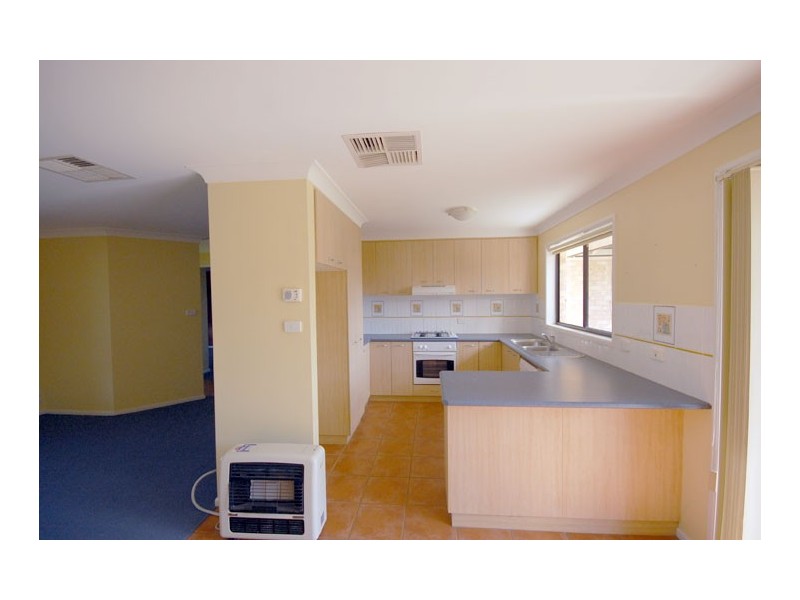 1/1 Woomera Place, Glenfield Park NSW 2650