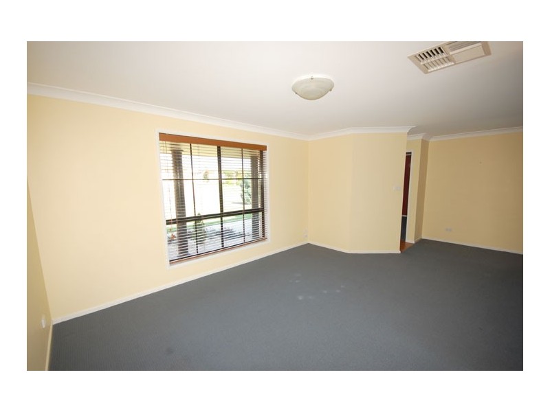 1/1 Woomera Place, Glenfield Park NSW 2650