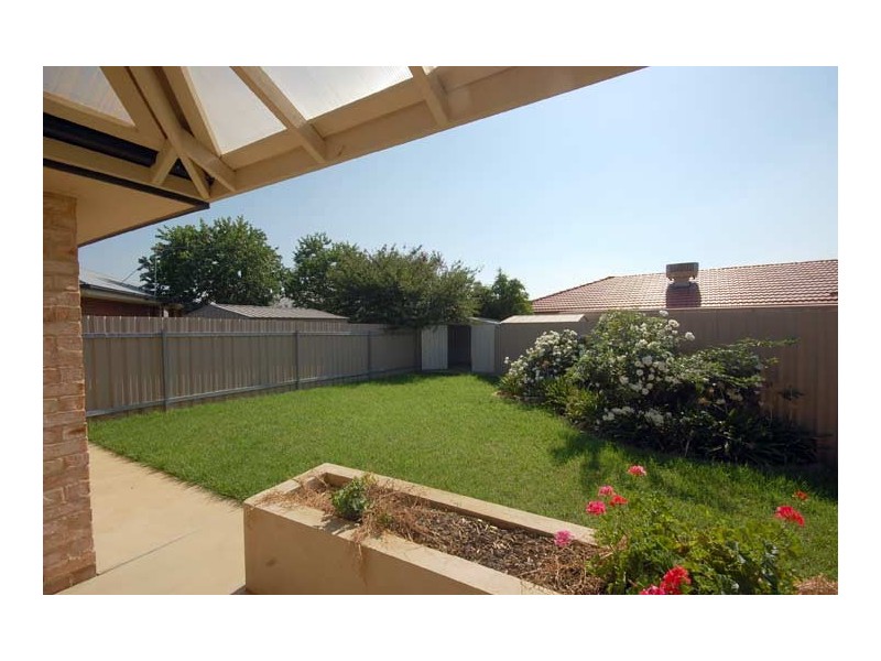 1/1 Woomera Place, Glenfield Park NSW 2650