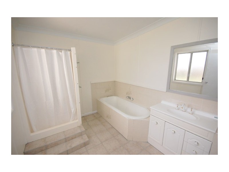 25 Hebden Street, Lockhart NSW 2656