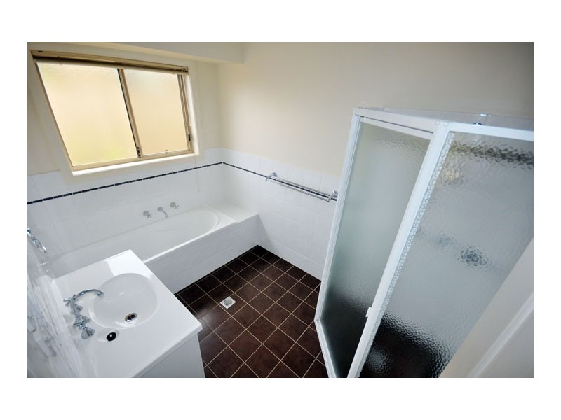 37 Kaloona Drive, Wagga Wagga NSW 2650