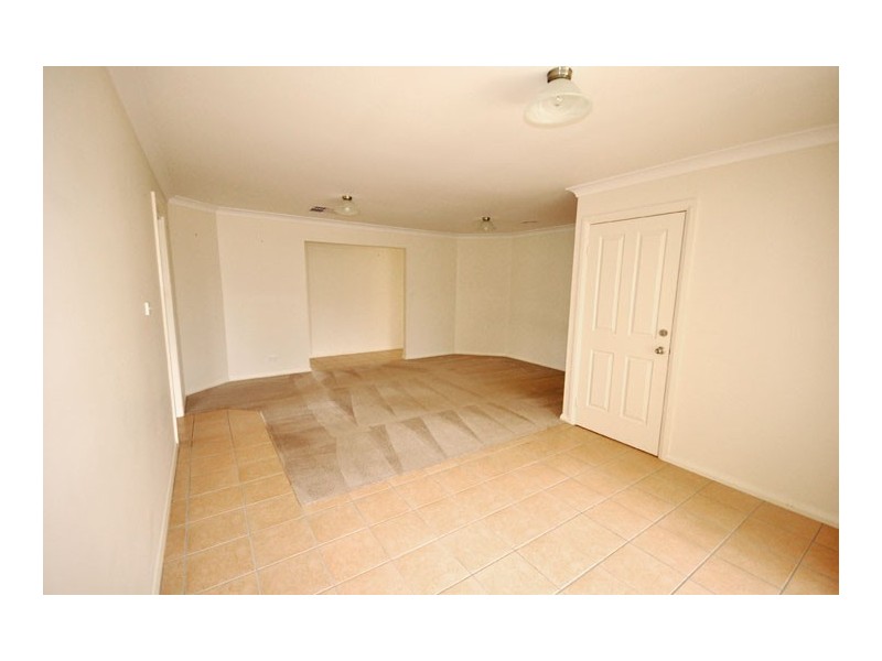 37 Kaloona Drive, Wagga Wagga NSW 2650