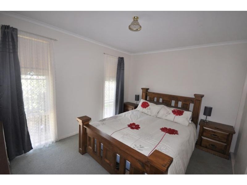 6 Forrest Street, Lake Albert NSW 2650