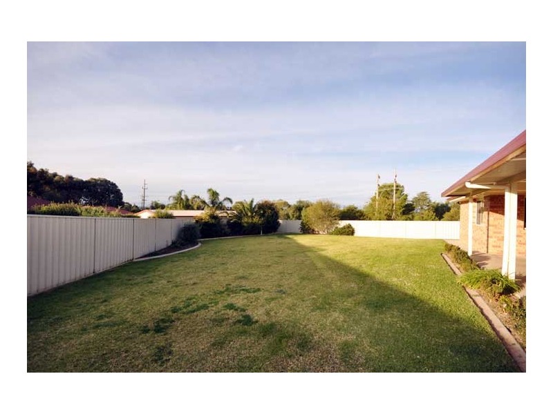 6 Yeomans Place, Wagga Wagga NSW 2650