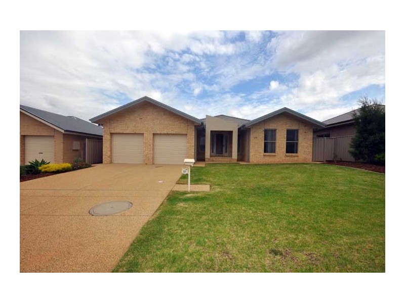 37 Kaloona Drive, Wagga Wagga NSW 2650
