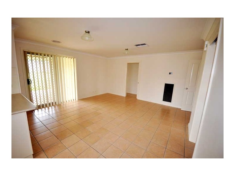 37 Kaloona Drive, Wagga Wagga NSW 2650