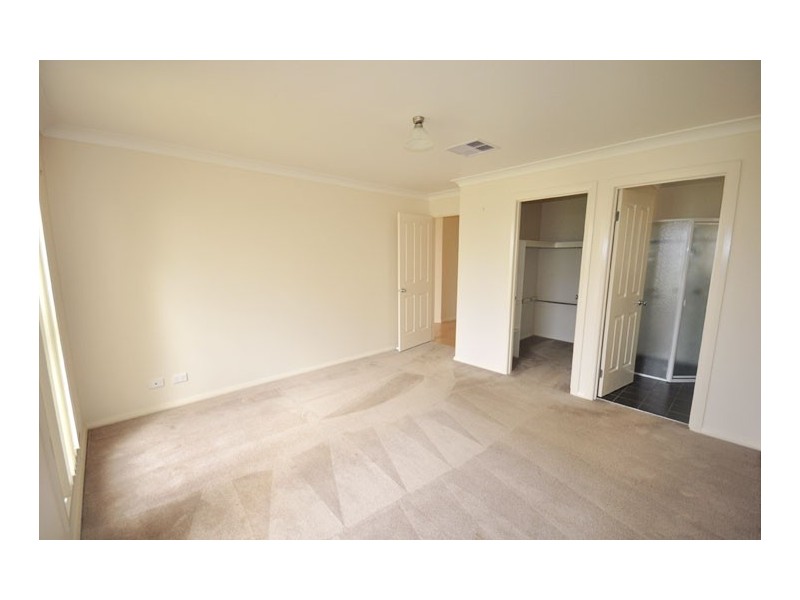 37 Kaloona Drive, Wagga Wagga NSW 2650