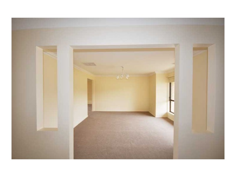 24 Cowan Place, Lloyd NSW 2650