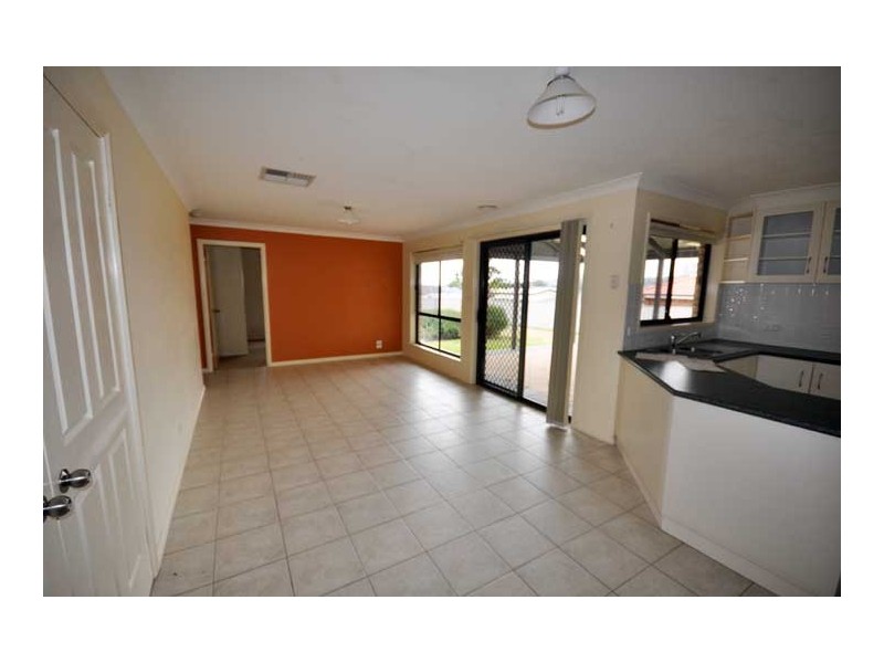 24 Cowan Place, Lloyd NSW 2650