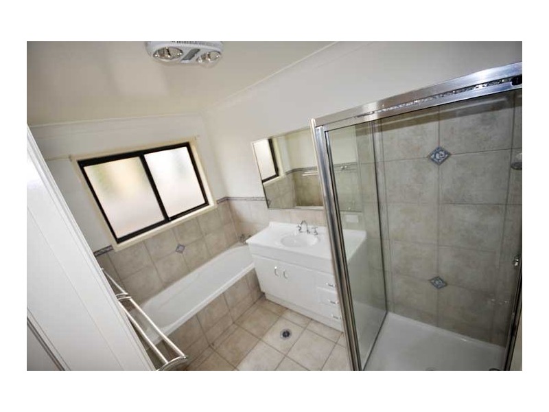 24 Cowan Place, Lloyd NSW 2650