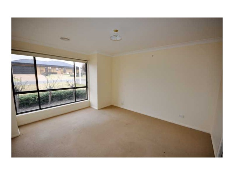 24 Cowan Place, Lloyd NSW 2650