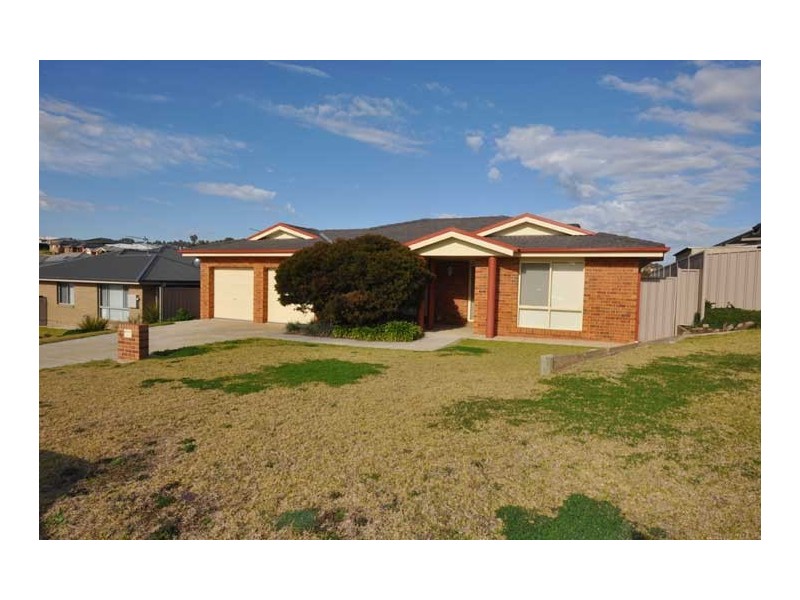 6 Wilton Street, Bourkelands NSW 2650