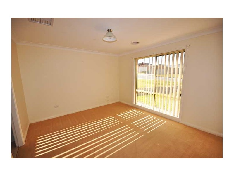 6 Wilton Street, Bourkelands NSW 2650