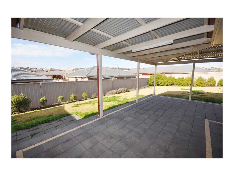 6 Wilton Street, Bourkelands NSW 2650