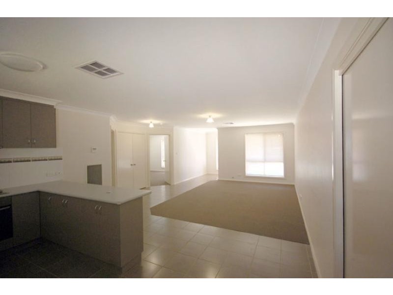 2/2 Macquarie Street, Wagga Wagga NSW 2650